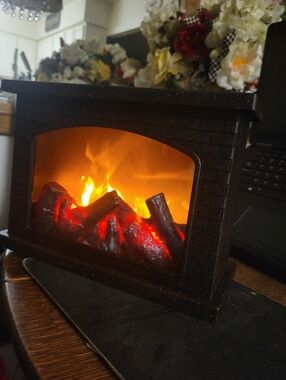 REALISTIC FIREPLACE LANTERN NIB TABLE TOP DECOR